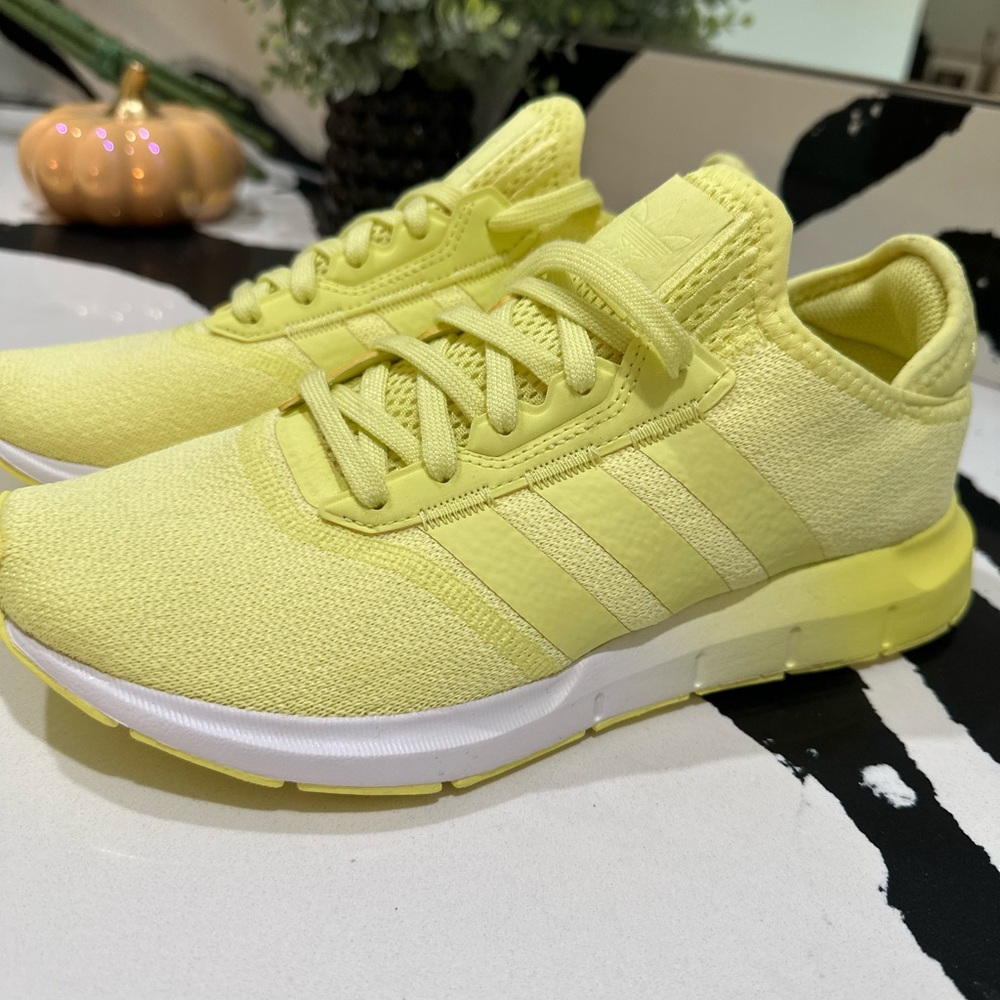 ADIDAS WOMEN’S SWIFT RUN 1.0 - Picture 3 of 8